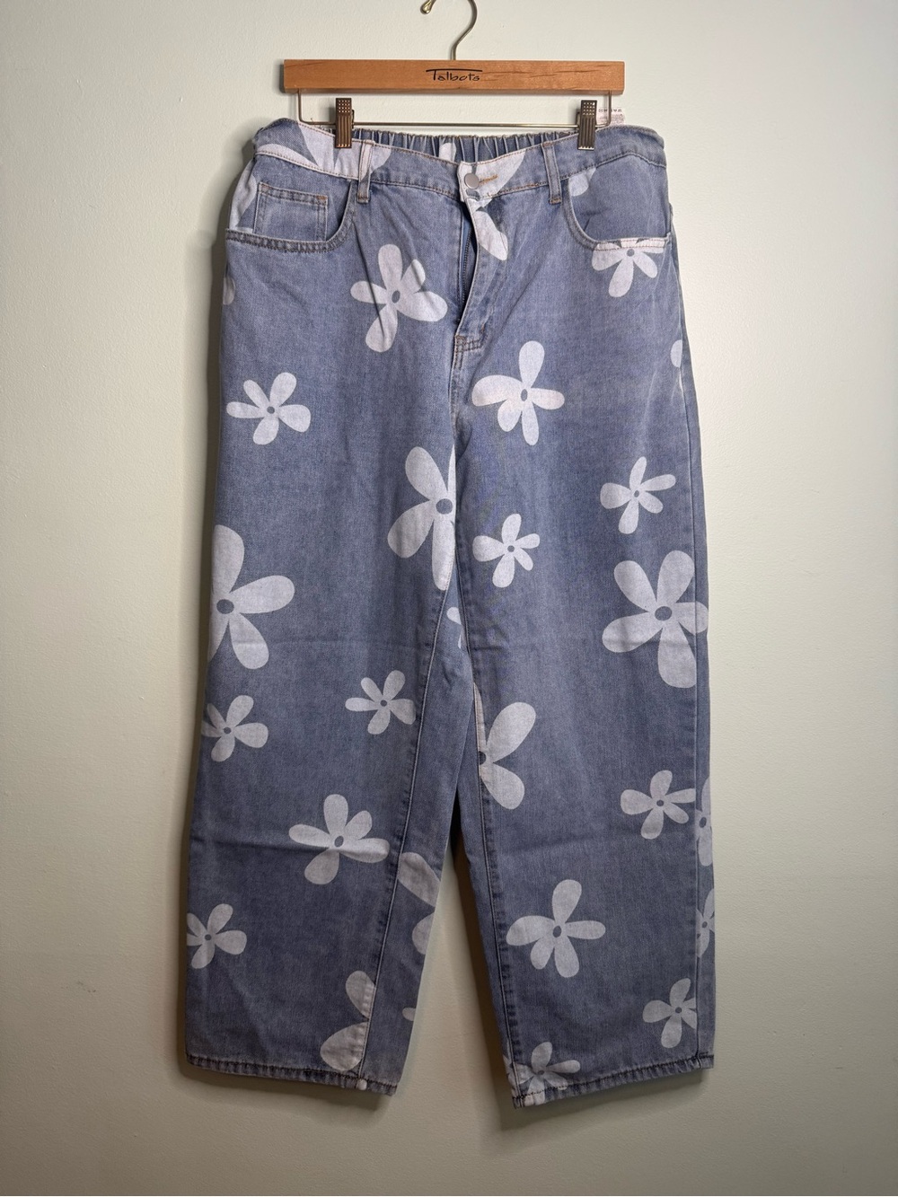 White Daisy Print Light Wash Denim Jeans (1XL)